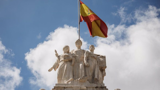 ep archivo   estatua situada en la fachada del tribunal supremo en madrid espana