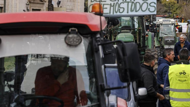 ep archivo   imagen de archivo de tractorada de agricultores