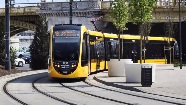 ep archivo imagen de tranvia de caf en budapest ep archivo imagen de tranvia de caf en budapest