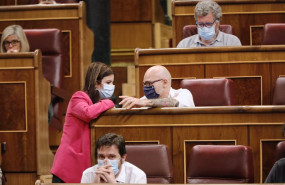 ep archivo   la portavoz del psoe en el congreso adriana lastra habla con el diputado de unidas