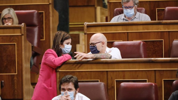 ep archivo   la portavoz del psoe en el congreso adriana lastra habla con el diputado de unidas