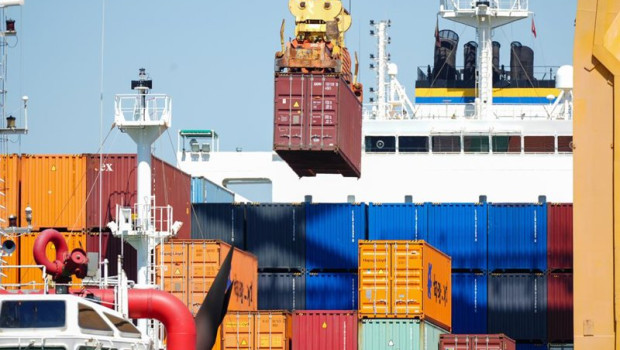 ep archivo   porta contenedores en el puerto de huelva a 21 de mayo de 2025 en huelva andalucia
