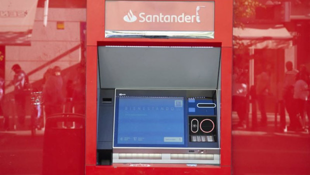 ep archivo   un cajero en una oficina del banco santander a 29 de septiembre de 2024 en madrid
