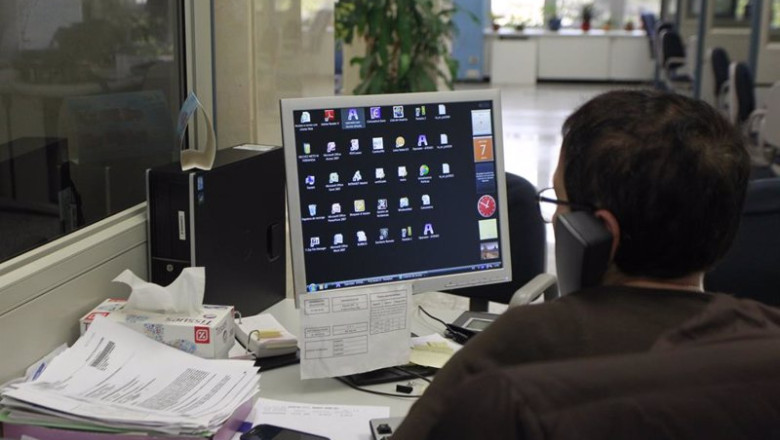 ep archivo un trabajador en su oficina ep archivo un trabajador en su oficina