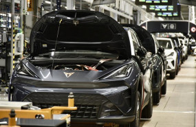 ep archivo   vehiculos en la cadena de montaje de la planta automovilistica de seat en martorell