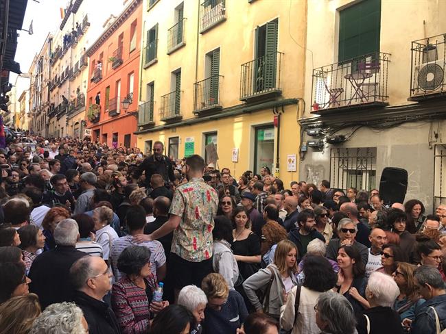 Decenas de personas apoyando el acto a favor del 1-O en Madrid | EUROPA PRESS ep decenaspersonas apoyandoactofavor1-omadrid