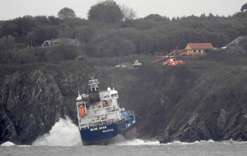 ep el blue star encallado en la costa de ares a coruna