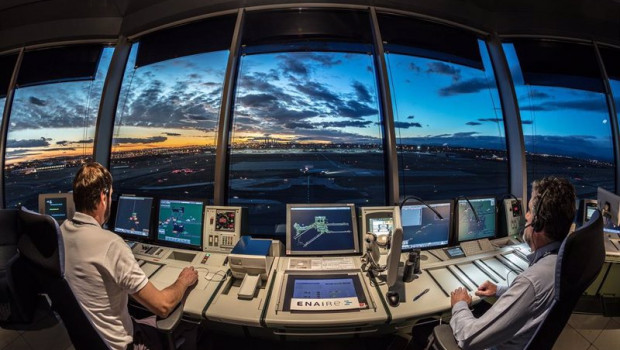 ep el centro de control aereo de baleares desciende su trafico aereo