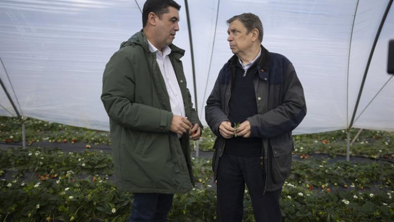 ep el ministro de agricultura pesca y alimentacion luis planas derecha visita una explotacion