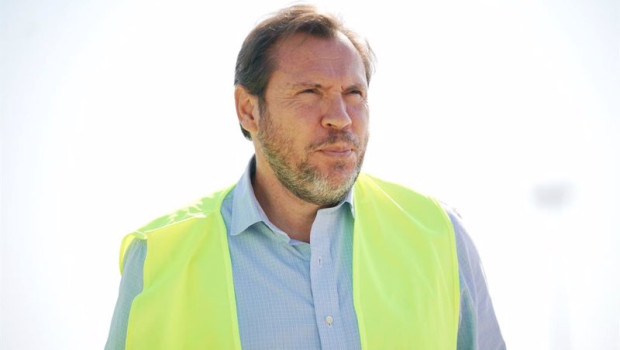 ep el ministro de transportes y movilidad sostenible oscar puente visita el centro logistico de