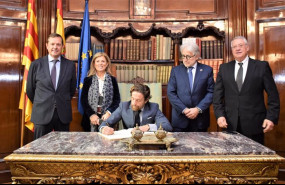ep el presidente de faconauto gerardo perez sentado junto al presidente de foment del treball josep
