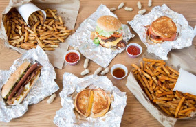 ep five guys se alia con uber eats para el reparto de sus productos a domicilio