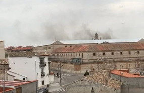 ep humareda en la prision de ocana toledo tras la quema de cubos de basura en el patio del centro