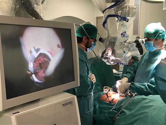 ep instituto clavel realizacirugiacolumna lumbar pioneramundo