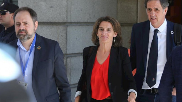 ep la ministra para la transicion ecologica teresa ribera c abandona el congreso tras la