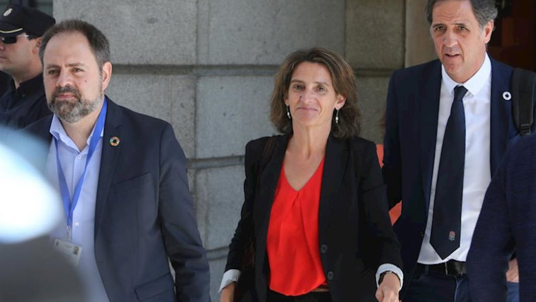 ep la ministra para la transicion ecologica teresa ribera c abandona el congreso tras la