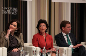 ep la presidenta de la comunidad de madrid isabel diaz ayuso la ministra de educacion y formacion