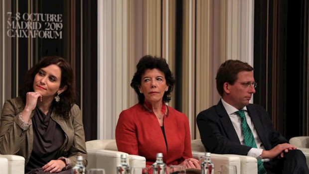ep la presidenta de la comunidad de madrid isabel diaz ayuso la ministra de educacion y formacion