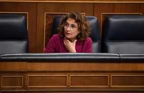 ep la vicepresidenta primera y ministra de hacienda maria jesus montero durante una sesion plenaria 20251127115603