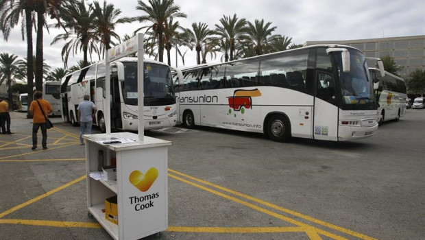ep puesto de informacion vacio de la compania de viajes thomas cook en el aeropuerto de palma de