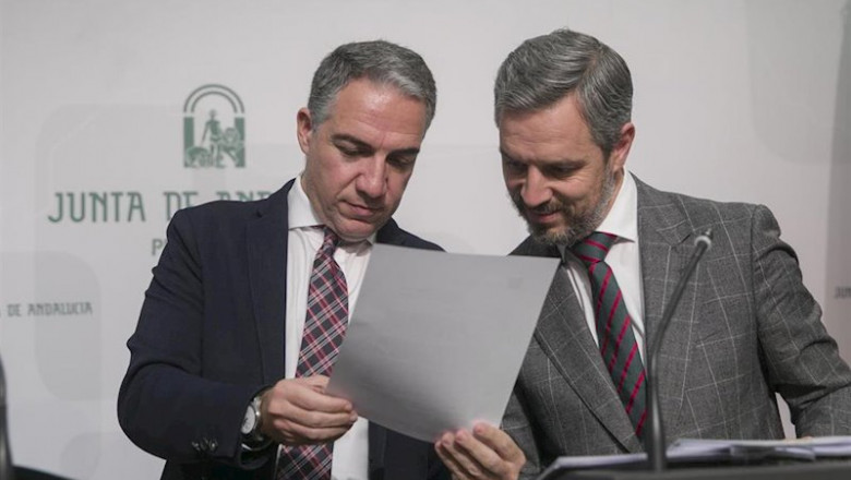 Rueda de prensa posterior a la reunión semanal del Consejo de Gobierno de la Junta de Andalucía. Comparecen el consejero de Presidencia, Elías Bendodo (i), y el consejero de Hacienda, Juan Bravo (d). En San Telmo, 03 de diciembre de 2019. | María José López - Europa Press ep rueda de prensa posterior a la reunion semanal del consejo de gobierno de la junta de andalucia