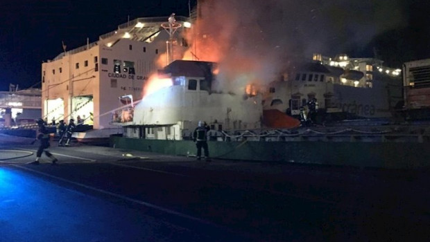 ep sofocado en el puerto de almeria el incendio en un buque retenido por la aeat y pendiente de