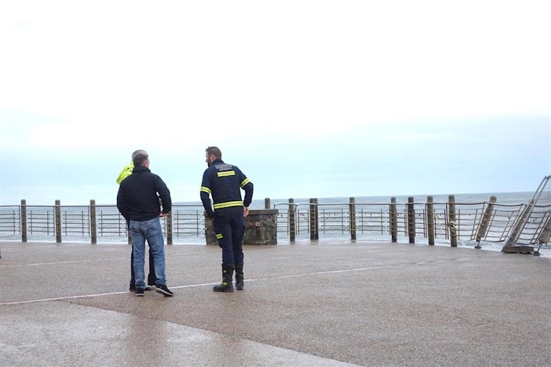 ep tecnicos municipales en el paseo nuevo de san sebastian