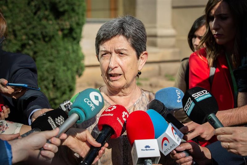 ep teresa cunillera aten els mitjans desrpes del salo de lautombil 2019