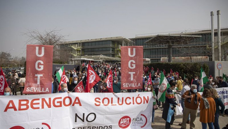 Trabajadores de Abengoa en una concentración. | María José López - Europa Press ep trabajadores de abengoa en una concentracion