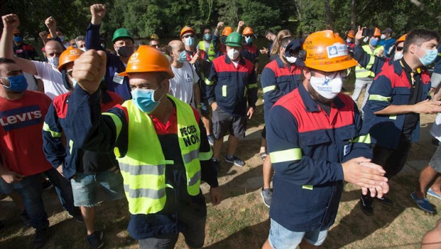ep trabajadores de alcoa se concentran en apoyo al comite de empresa de la planta de san cibrao ep trabajadores de alcoa se concentran en apoyo al comite de empresa de la planta de san cibrao