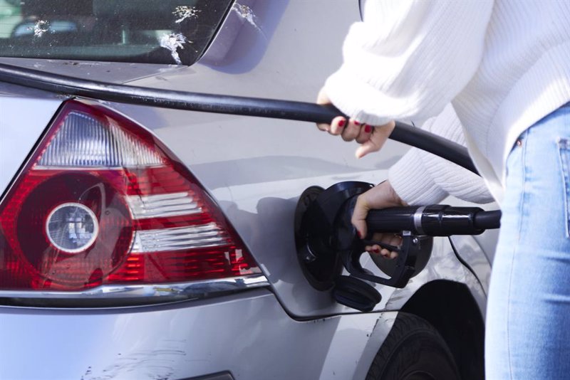 Sin rastro del temido subidón de febrero: el precio de la gasolina y el diésel se mantiene