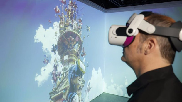 ep una persona prueba unas gafas de realidad virtual a 11 de junio de 2024