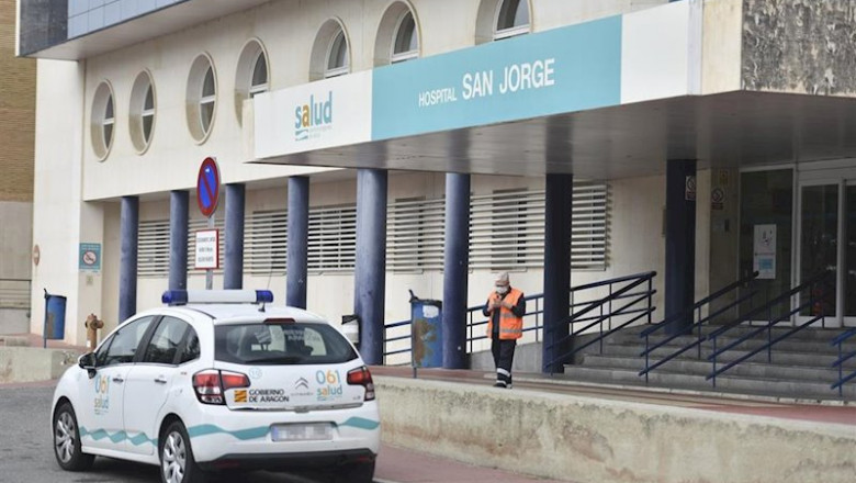 ep una sanitaria abandona con un coche de uso hospitalario el hospital san jorge en huesca ep una sanitaria abandona con un coche de uso hospitalario el hospital san jorge en huesca