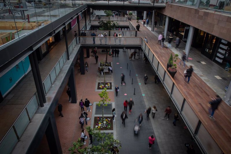 Cataluña reabre los centros comerciales, pero los mantiene cerrados el fin de semana