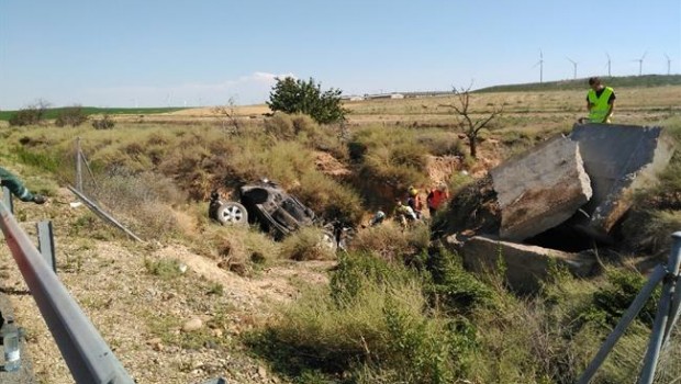 ep vehiculo siniestradola ap-68 en luceni zaragoza