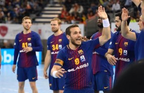 ep victor tomas celebratriunfosus companerosfc barcelona