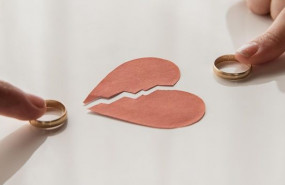 1606045816 manos alto angulo tocando anillos boda23 2148542313