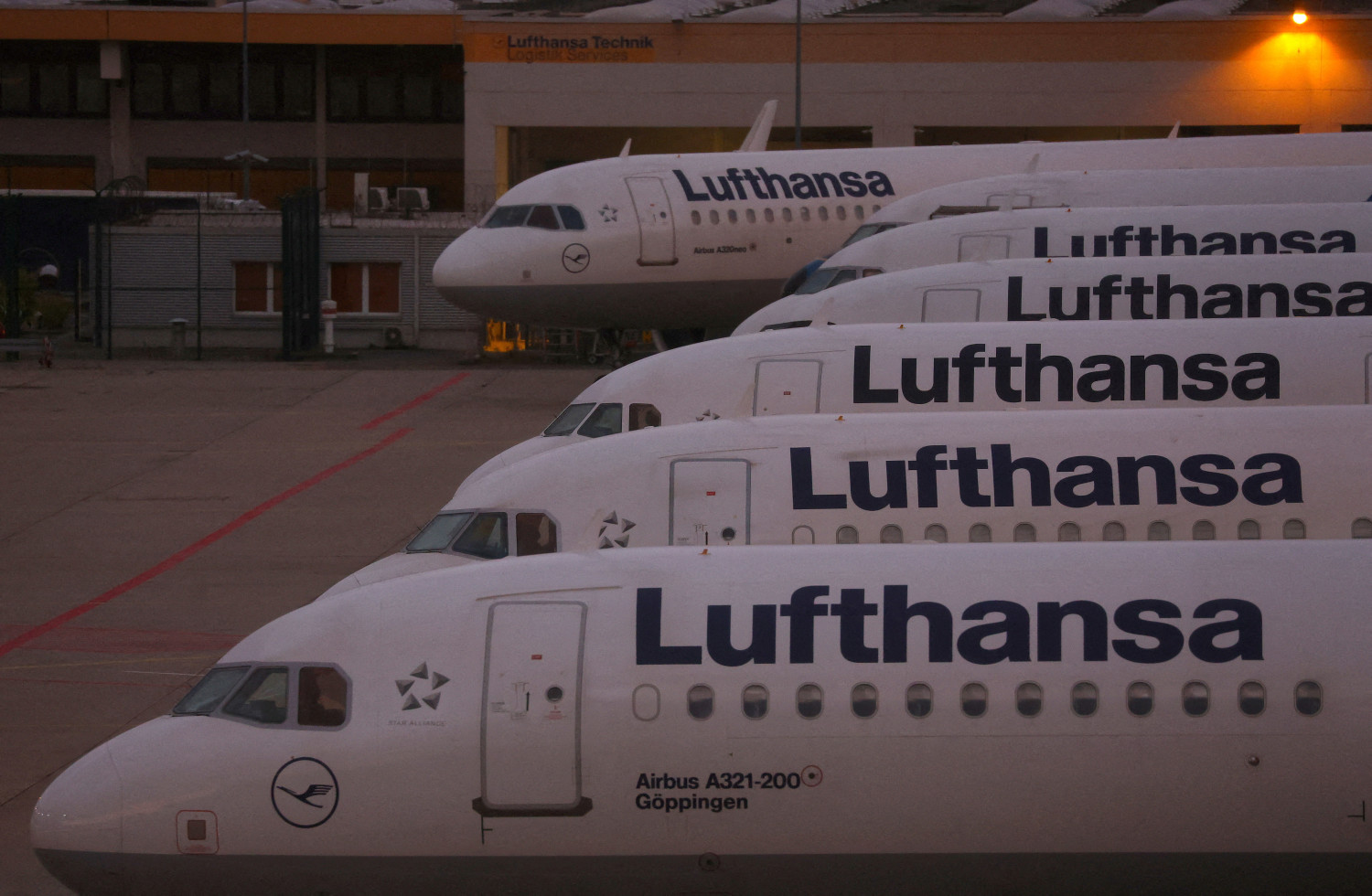 avions de la compagnie allemande lufthansa a l aeroport de francfort 20230303090517 