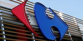 carrefour approche de maniere amicale par le canadien couche tard 