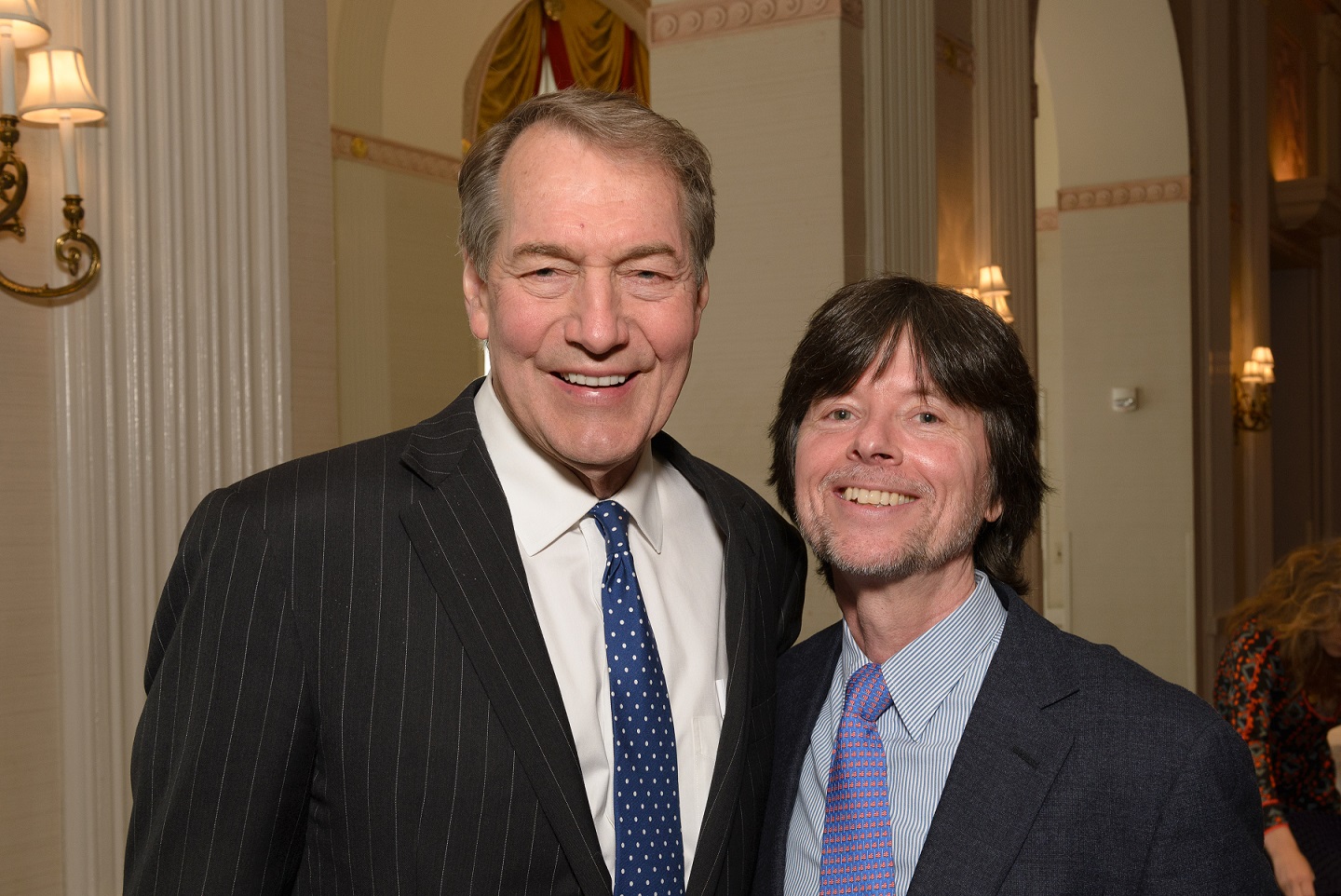 El periodista Charlie Rose junto al cineasta Ken Burns. | Wikimedia Commons charlie rose ken burns 14106320180