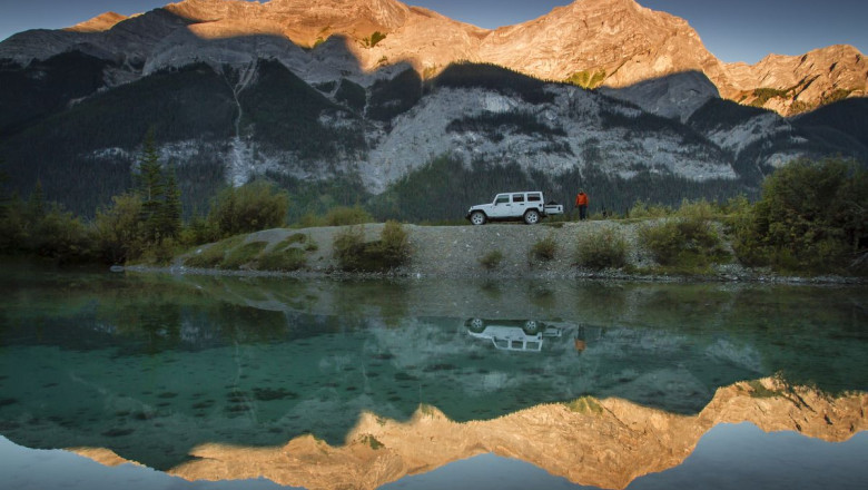 dest canada roadtrip car alberta mountain lake gettyimages 185045062 universal within usage period 93628