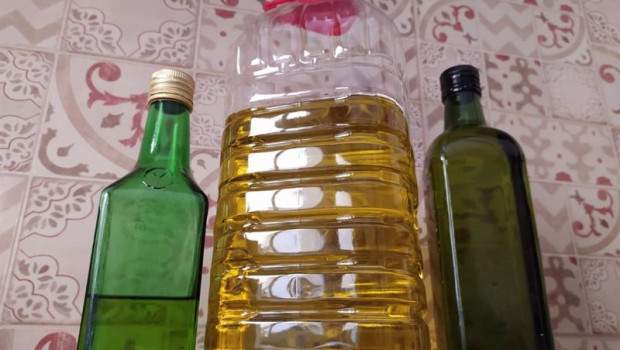 ep aceite de oliva envasado en garrafa de platico y botellas de vidrio
