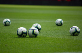 ep archivo balones de futbol en un campo ep archivo balones de futbol en un campo