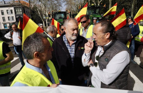 ep archivo   el presidente de asaja valladolid juan ramon alonso d saluda a los agricultores durante
