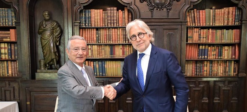 ep archivo enric reyna y el presidente de foment del treball josep sanchez llibre en una imagen de ep archivo enric reyna y el presidente de foment del treball josep sanchez llibre en una imagen de
