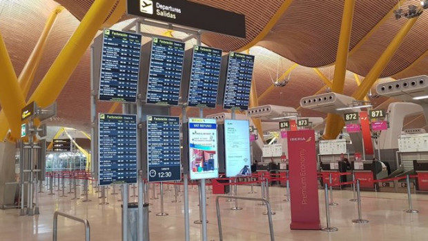 ep archivo   imagen de recurso de pantallas del aeropuerto adolfo suarez madrid barajas
