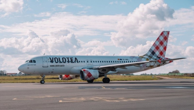 ep archivo   un avion de volotea en una imagen de archivo