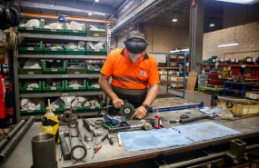 ep archivo   un trabajador en una factoria de talgo