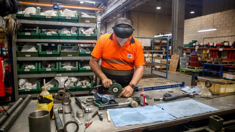 ep archivo un trabajador en una factoria de talgo ep archivo un trabajador en una factoria de talgo
