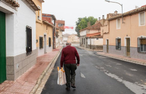 ep archivo   un vecino de la mitad par de la calle murcia a 28 de mayo de 2023 en pozo canada